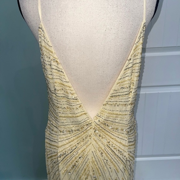 NEW Mac Duggal Beaded sleeveless faux wrap gown in buttercream size 12 - Picture 11 of 16